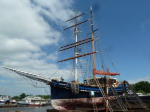 Hout epoxy romp. Onderwaterschip inspectie met vochtmetingen.